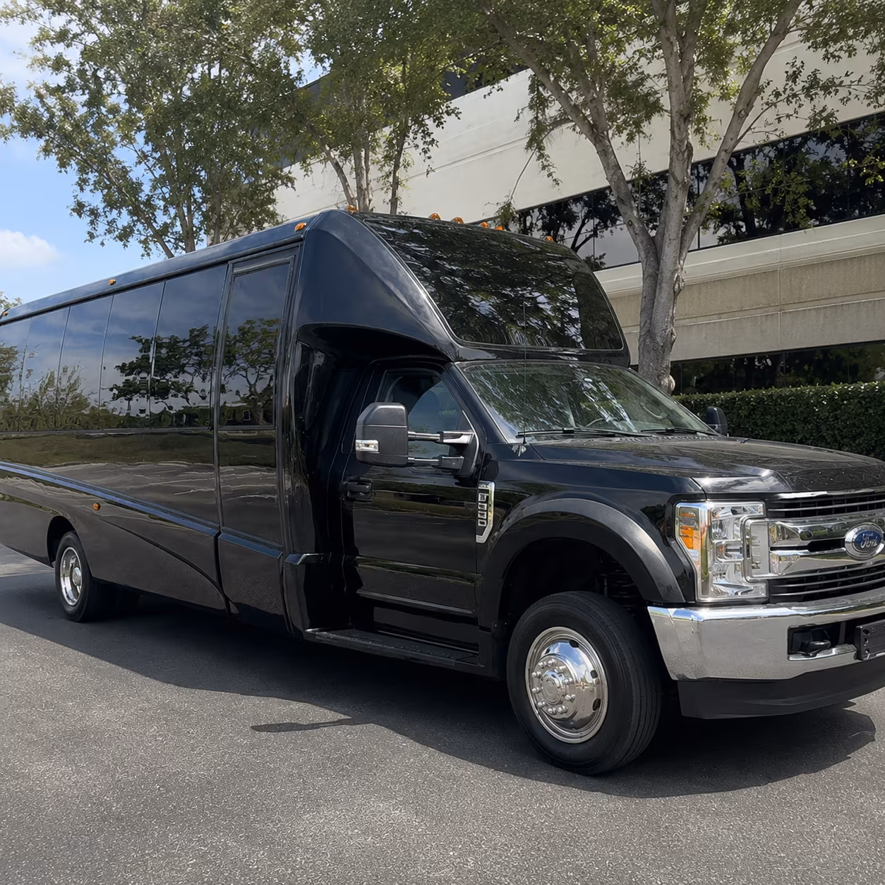 plymouth barnstable charter buses