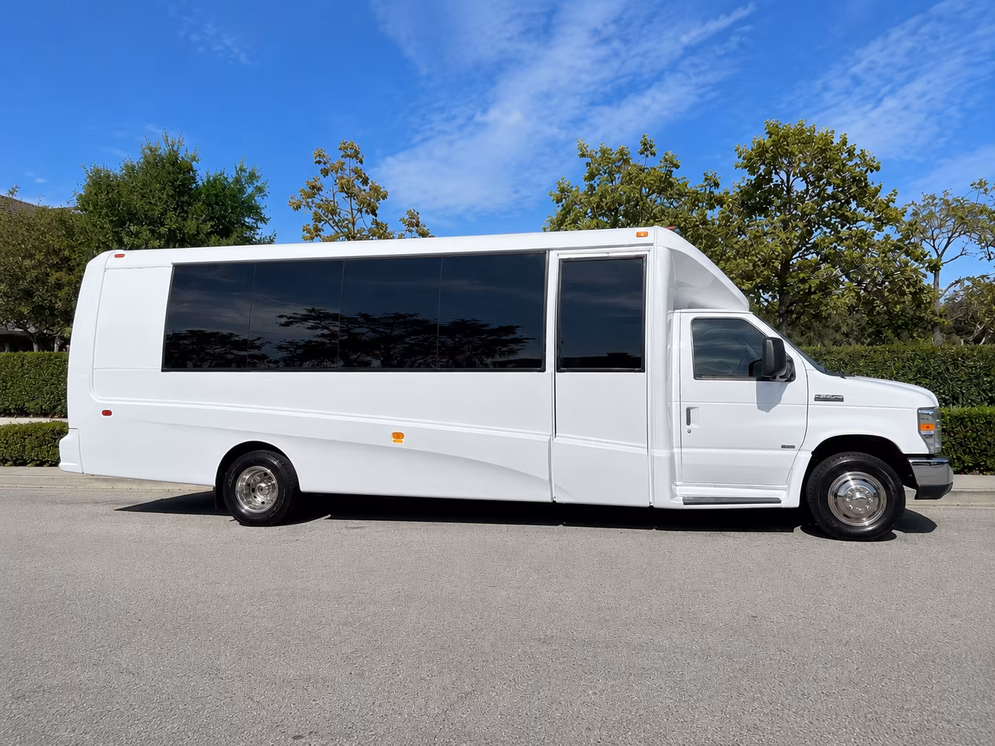 shuttle your guests between hyannis hotels and your cape cod venue